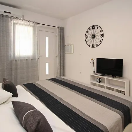 Apartments Karamarko Baška Exterior foto